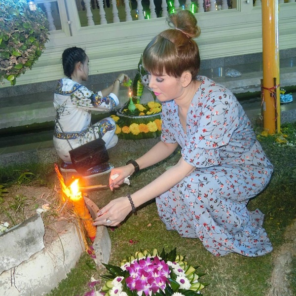 จิ้งหรีดขาว วงศ์เทวัญ