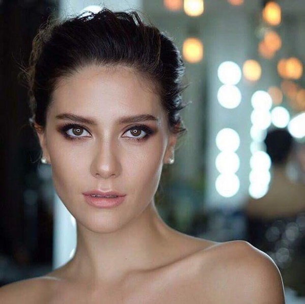 มารีญา พูลเลิศลาภ