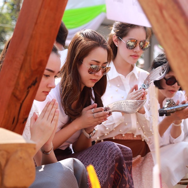 ดาราทำบุญ