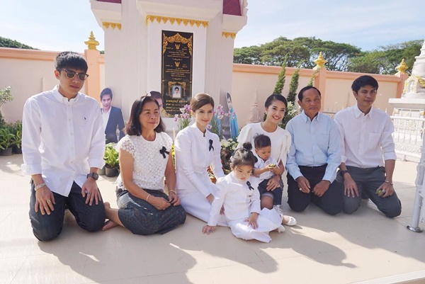 โบว์ แวนด้า  