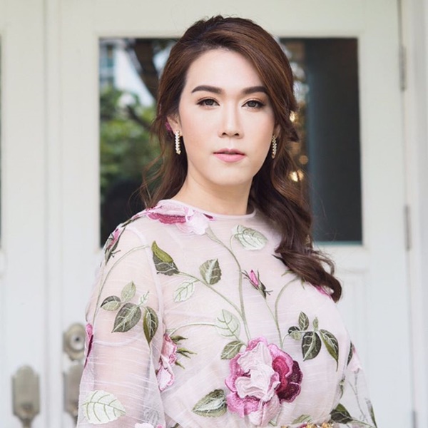 เมย์ ปทิดา อั้ม ไฮโซฟลุค  