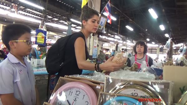  เด็ก ป.6 พูดอังกฤษคล่อง