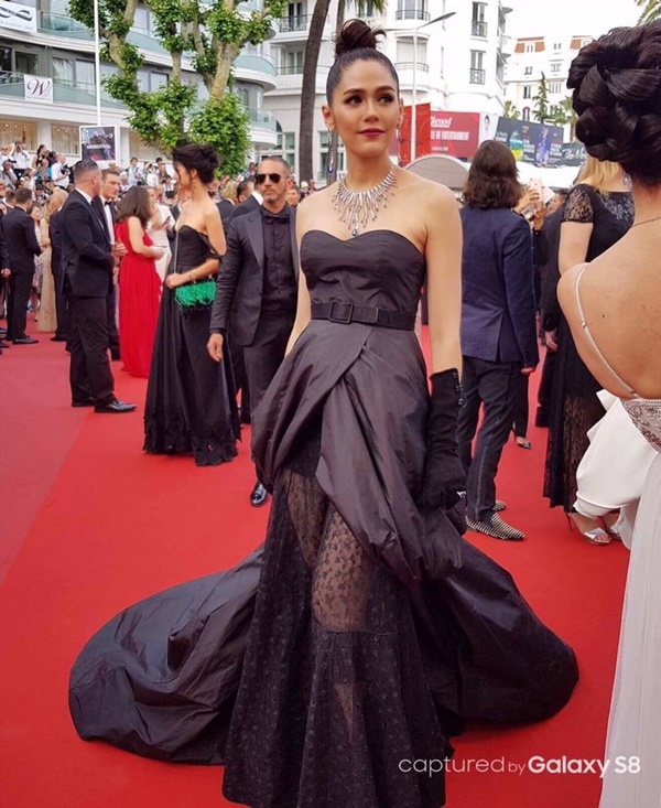 ชมพู่ พรมแดงเมืองคานส์ 