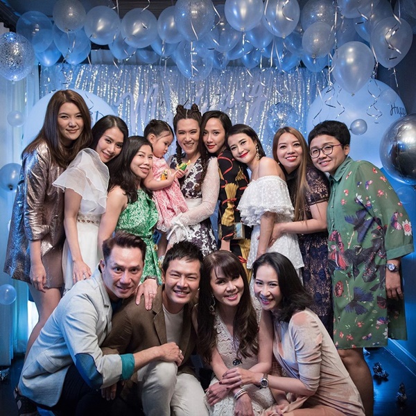 เมย์ เฟื่องอารมย์ 