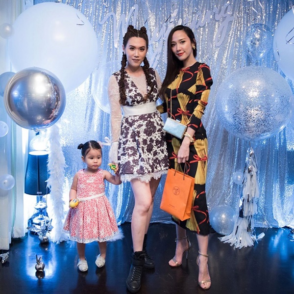 เมย์ เฟื่องอารมย์ 