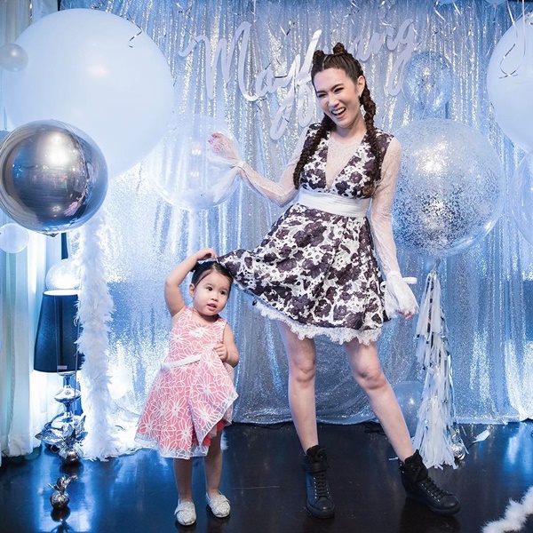 เมย์ เฟื่องอารมย์ 