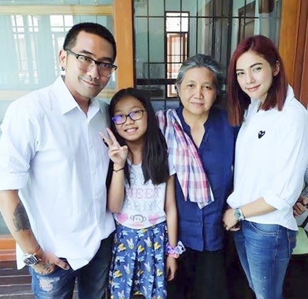 บอล กฤษณะ อุ้ม ลักขณา