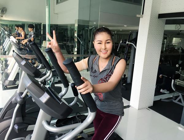 หญิงลี ศรีจุมพล