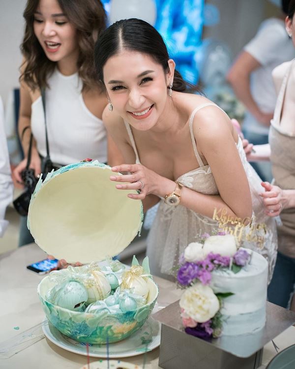  เนย โชติกา