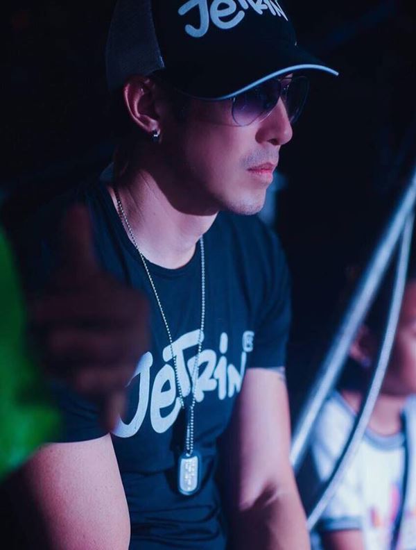 เจ เจตรินช่วยเหลือผู้ประสบภัย