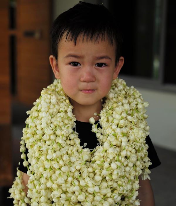 พลอย ชิดจันทร์ 