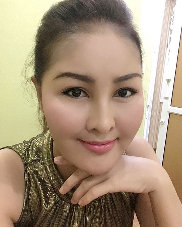 หญิงลี ศรีจุมพล