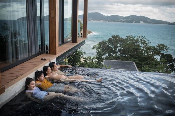  เนย โชติกา