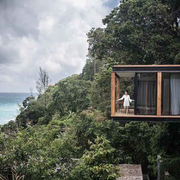  เนย โชติกา