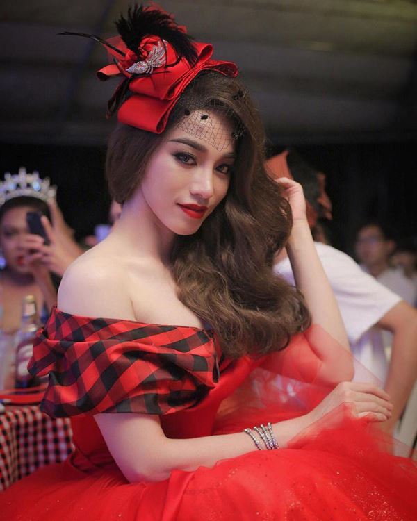 น้องฉัตร ฉัตรชัย ช่างแต่งหน้า