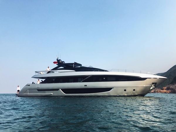 เอมมี่ มรกต