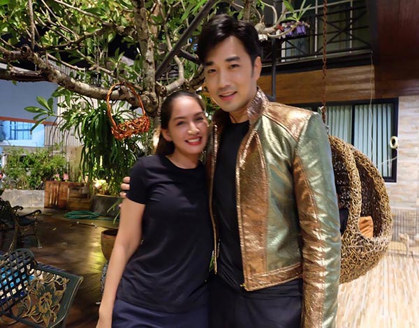 เจมส์ ครูก้อย