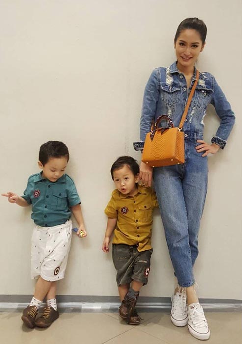 พลอย ปีเตอร์