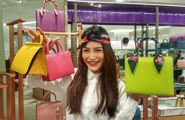 พลอย ปีเตอร์