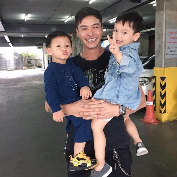 พลอย ปีเตอร์