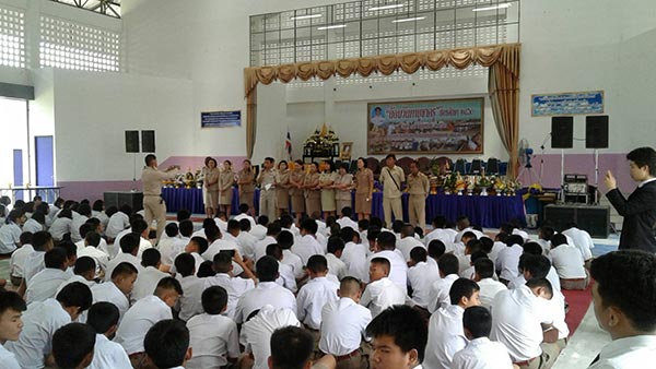 ครูลาออก