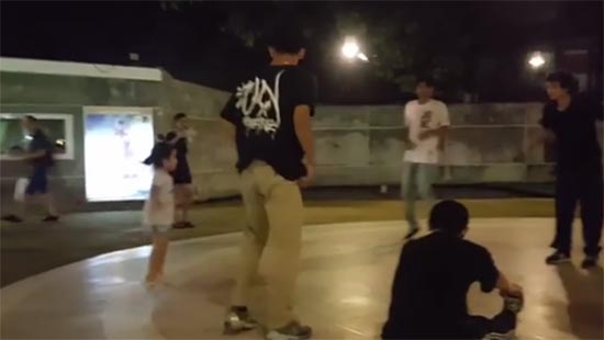 คลิปน่ารัก น้องมะลิ โชว์สเต็ปแดนซ์แบทเทิลกับพี่ ๆ แก๊งบีบอยซะด้วย 