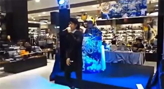 ย้อนคลิป เป๊ก ผลิตโชค เมื่อ 2 ปีก่อน ร้องเพลงแต่คนเดินหนี-คนดูแค่ 20 คน