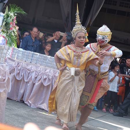 ตุ๊กกี้ สวมชุดไทยงดงาม