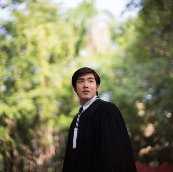 ส่องบัณฑิตหนุ่มป้ายแดงจากรั้ว ม.เกษตร