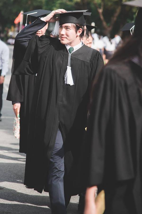 ส่องบัณฑิตหนุ่มป้ายแดงจากรั้ว ม.เกษตร