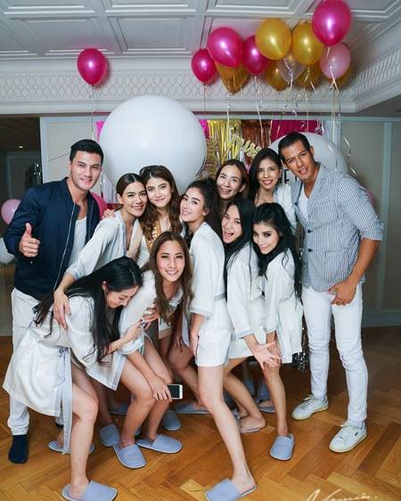  มิ้นต์ คิมเบอร์ลี่ ร่วมปาร์ตี้เฮฮา ในงานสละโสด มาร์กี้