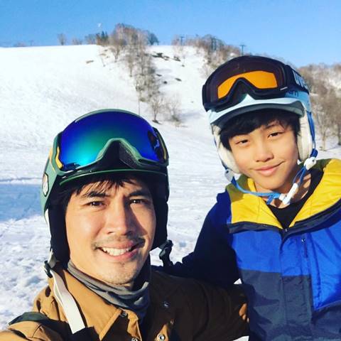 เคน หน่อย จูงมือลูก ๆ น้องคุณ น้องจุน เล่นสกี ตะลุยหิมะที่ญี่ปุ่น  