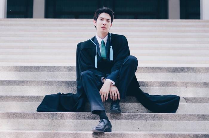 ส่องบัณฑิตหนุ่มป้ายแดงจากรั้ว ม.เกษตร