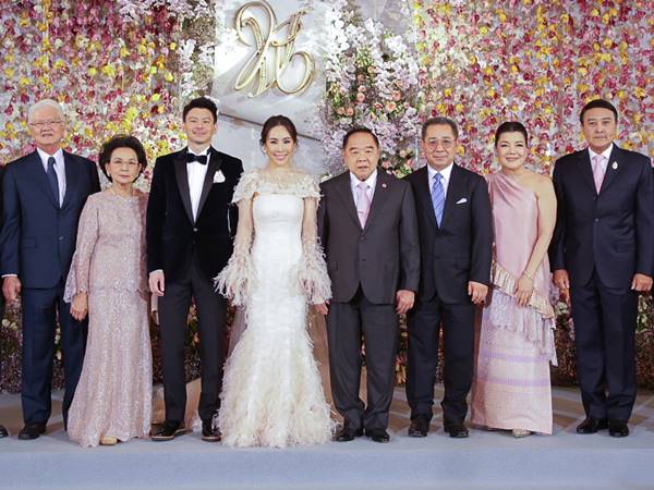 เปิดภาพงานแต่งไฮโซ รวิ วรมาศ ทายาทคิง เพาเวอร์ 