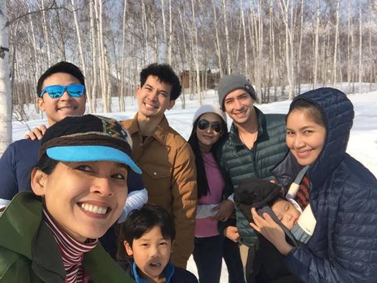 เคน หน่อย จูงมือลูก ๆ น้องคุณ น้องจุน เล่นสกี ตะลุยหิมะที่ญี่ปุ่น  