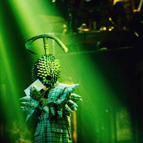 ทอม Room 39 โชว์ร้องเพลง มือปืน ให้ ปู ฟังสด ๆ จนปูทำหน้าแบบนี้  !! 