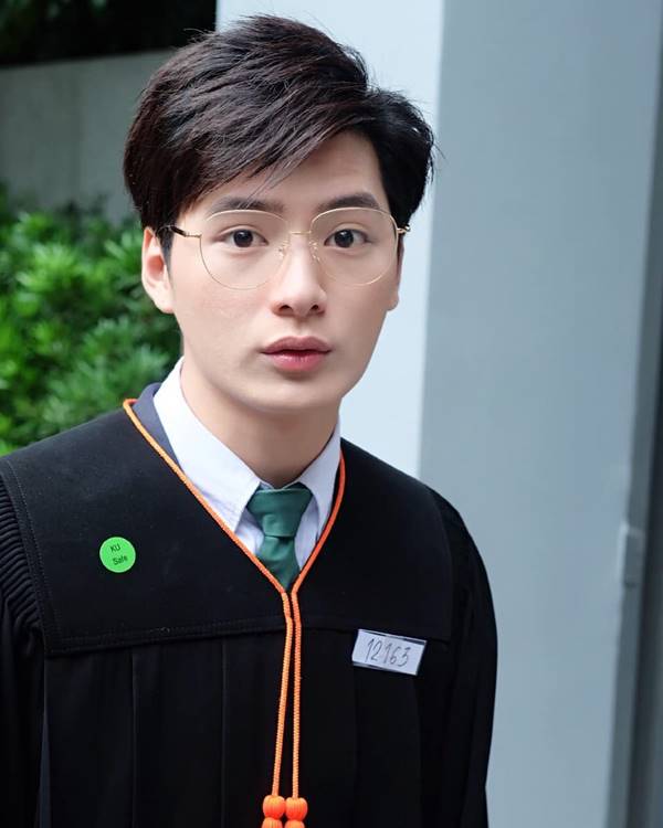 ส่องบัณฑิตหนุ่มป้ายแดงจากรั้ว ม.เกษตร