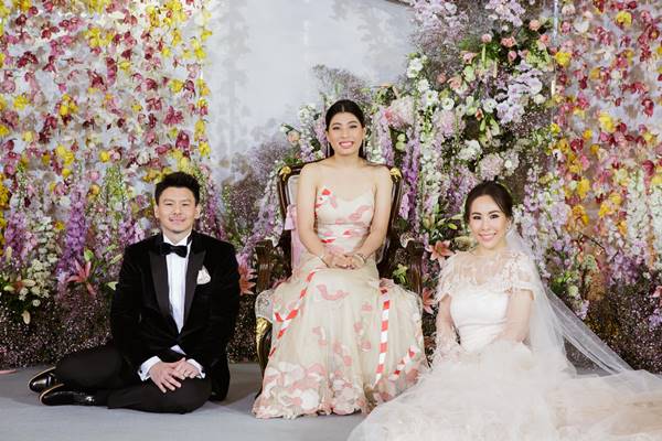 เปิดภาพงานแต่งไฮโซ รวิ วรมาศ ทายาทคิง เพาเวอร์ 