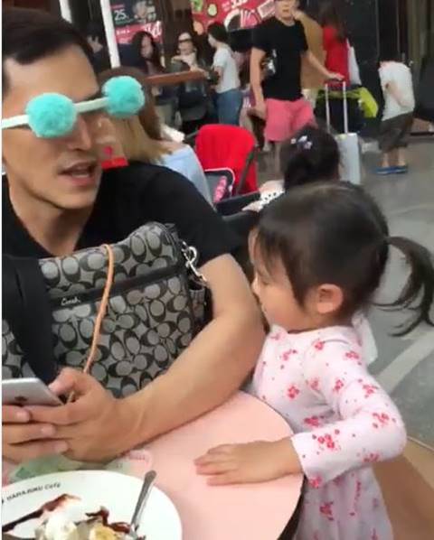 ส่องโมเมนต์ คุณพ่อสงกรานต์ น้องปีใหม่