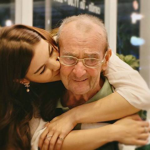 โบว์ เบญจวรรณ สุดเศร้า สูญเสียคุณพ่อ-คิมเบอร์ลี่ ร่วมงานศพ พร้อมให้กำลังใจ