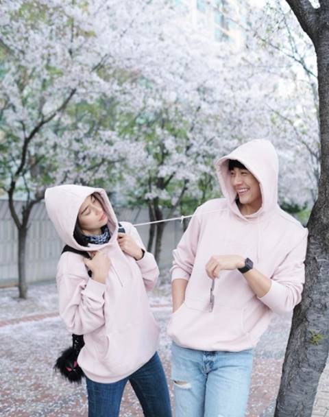 พุฒ จุ๋ย จูงมือสวีทเกาหลี งานเสื้อคู่ก็มา ควงแขนก็มี คนโสดตายเรียบ 