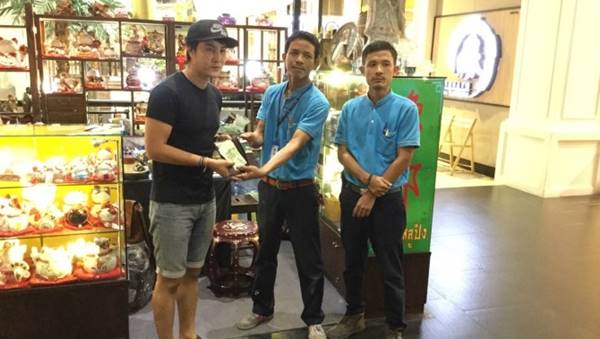 ริว จิตสัมผัส ซึ้งใจพลเมืองดีเก็บกระเป๋าตังค์ได้