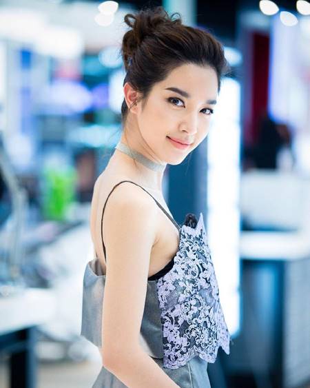 โม มนชนก 