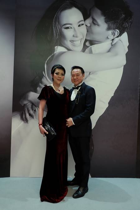 เปิดภาพงานแต่งไฮโซ รวิ วรมาศ ทายาทคิง เพาเวอร์ 