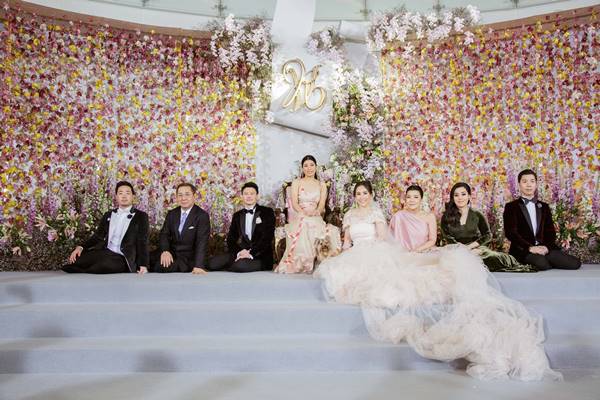 เปิดภาพงานแต่งไฮโซ รวิ วรมาศ ทายาทคิง เพาเวอร์ 