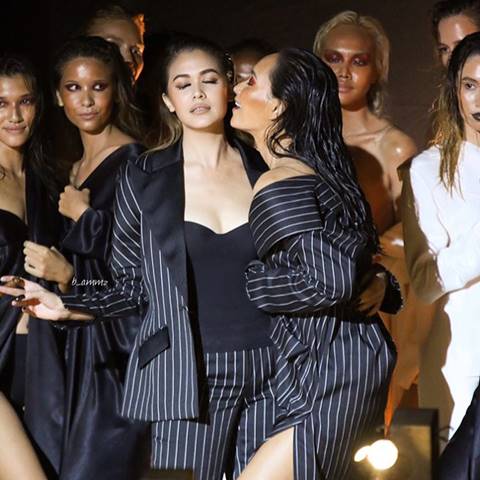 แซ่บไฟลุก ! บี น้ำทิพย์ - แพร วทานิกา จูบร้อนแรงสนั่นแคทวอล์ค 