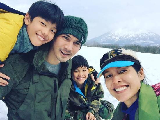 เคน หน่อย จูงมือลูก ๆ น้องคุณ น้องจุน เล่นสกี ตะลุยหิมะที่ญี่ปุ่น  