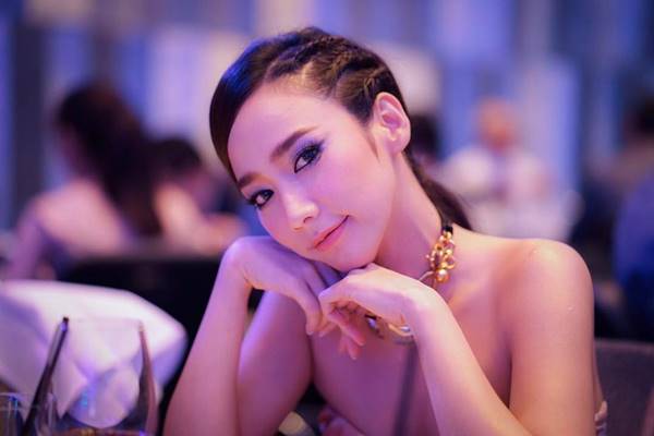 เปิดโพล คนไทยอยากเล่นน้ำสงกรานต์กับใครที่สุด อันดับ 1 อย่างพีค !