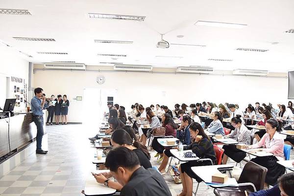 แทค ภรัณยู กับบทบาทอาจารย์พิเศษสุดเท่ อยากไปนั่งเรียนด้วยจัง