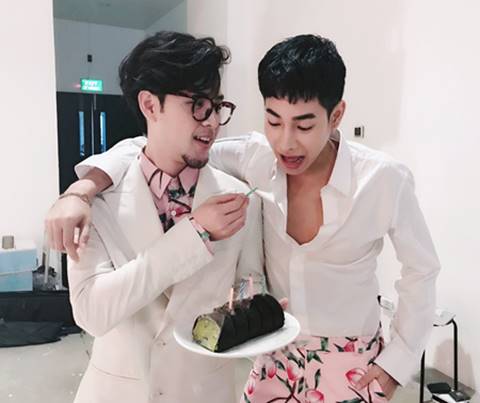 จิ้นมั้ย ? เป๊ก ผลิตโชค ยกเค้กเซอร์ไพรส์วันเกิด ทอม อิศรา น่ารักอย่างแรง 